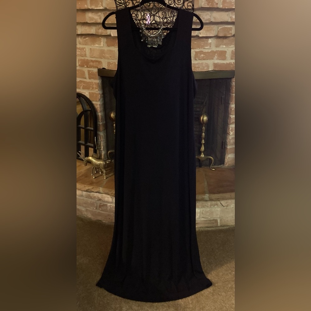 August Max Elegant Black Maxi Dress